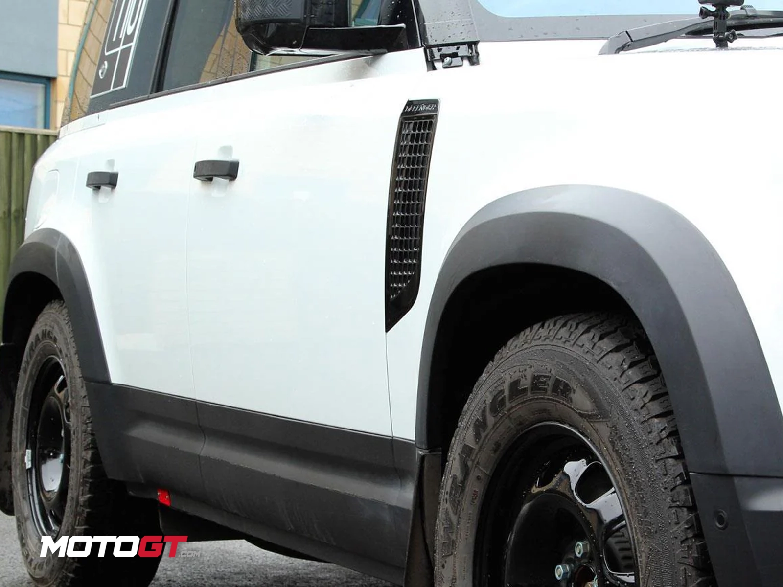 DEFENDER 110 FENDER FLARES