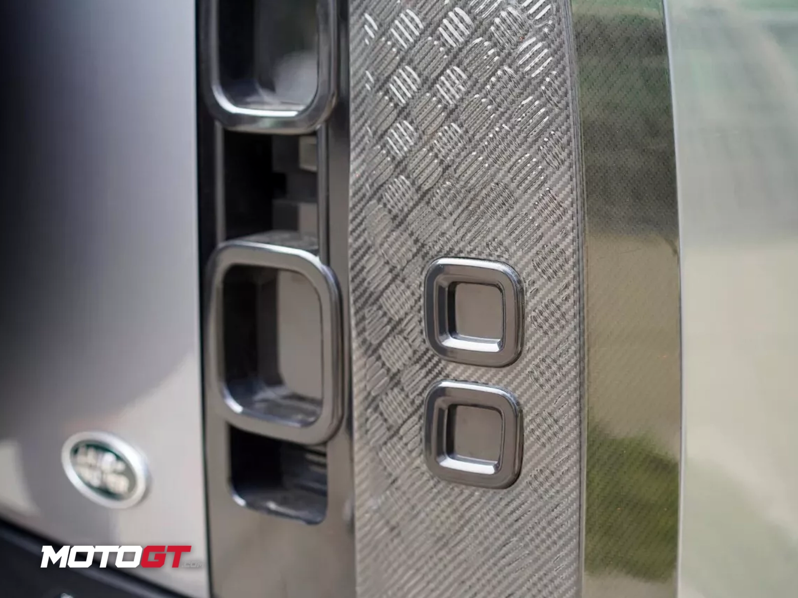 DEFENDER TailLIGHT BLACK Cover