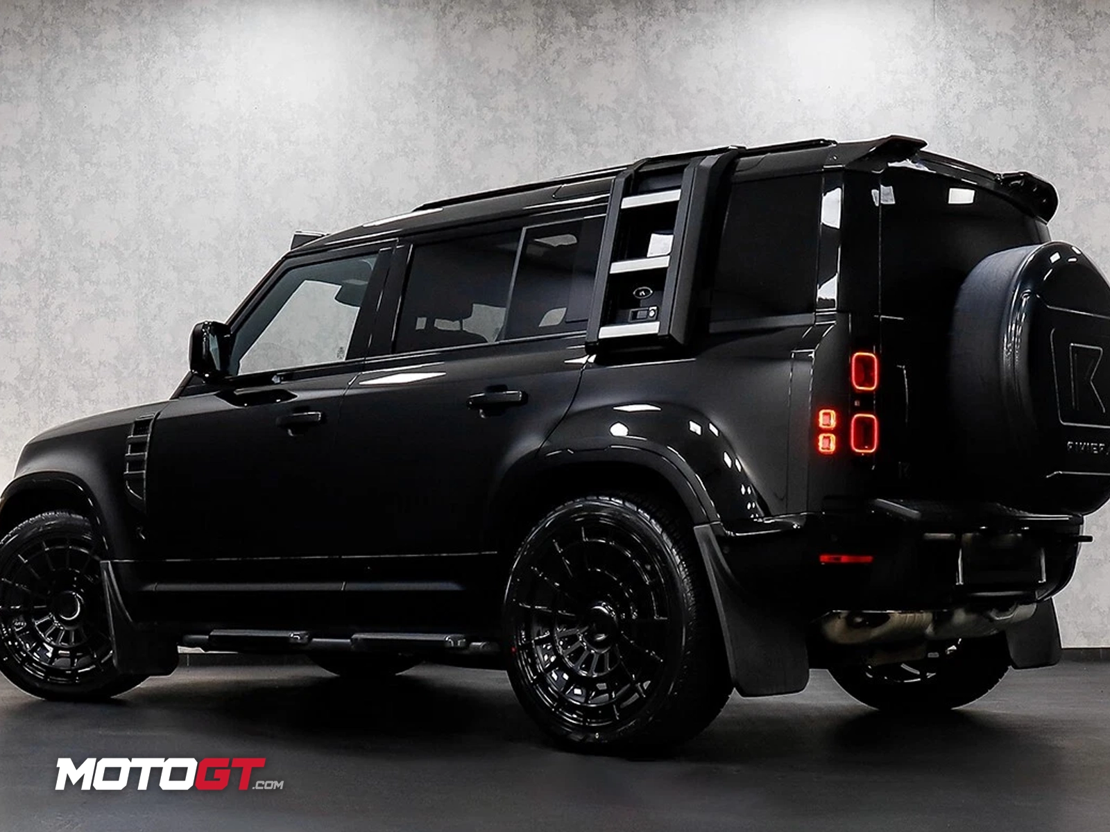 سلم أسود جانبي للمدافع — 3