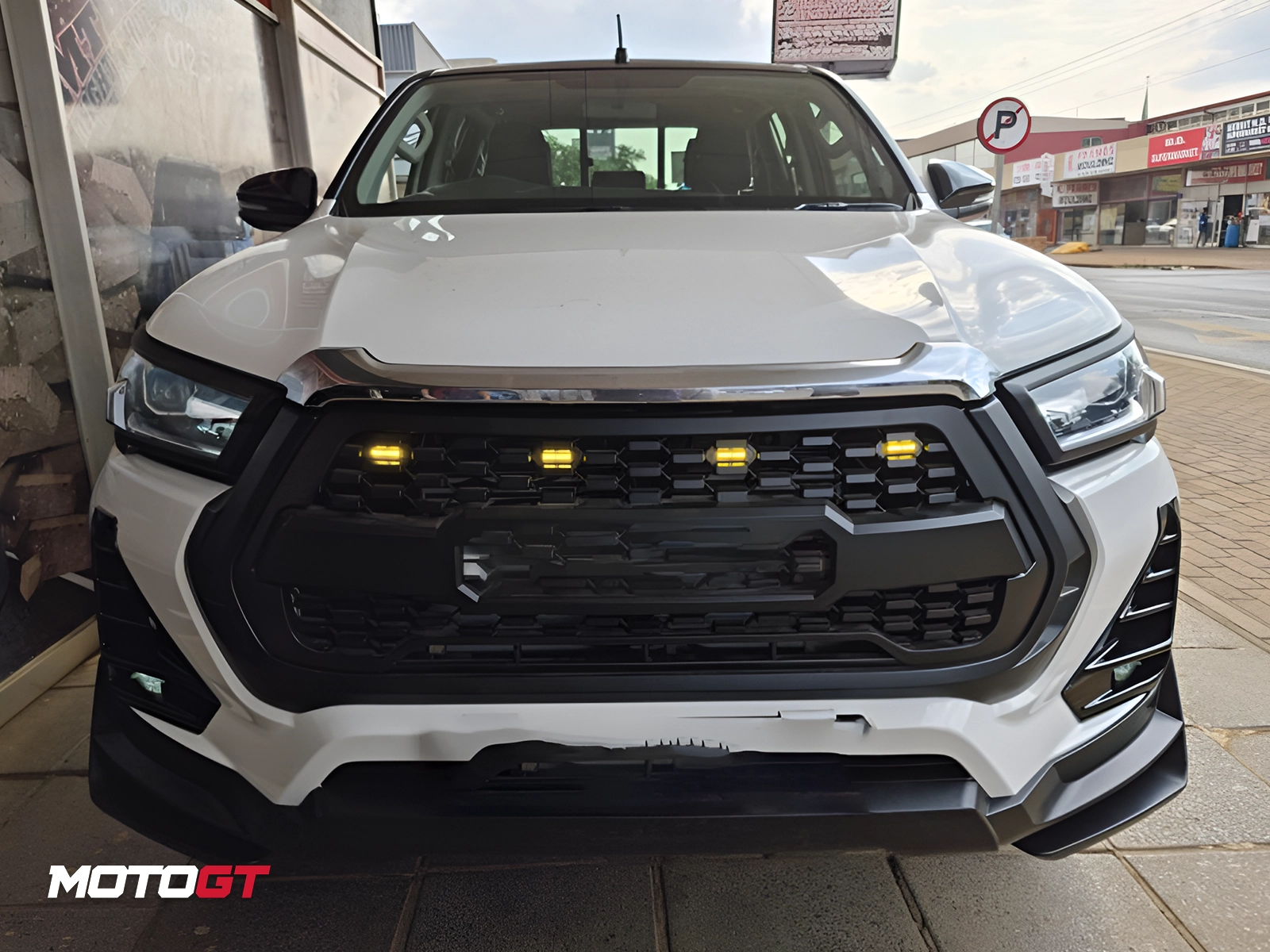 HILUX FRONT LIP SPLITTER