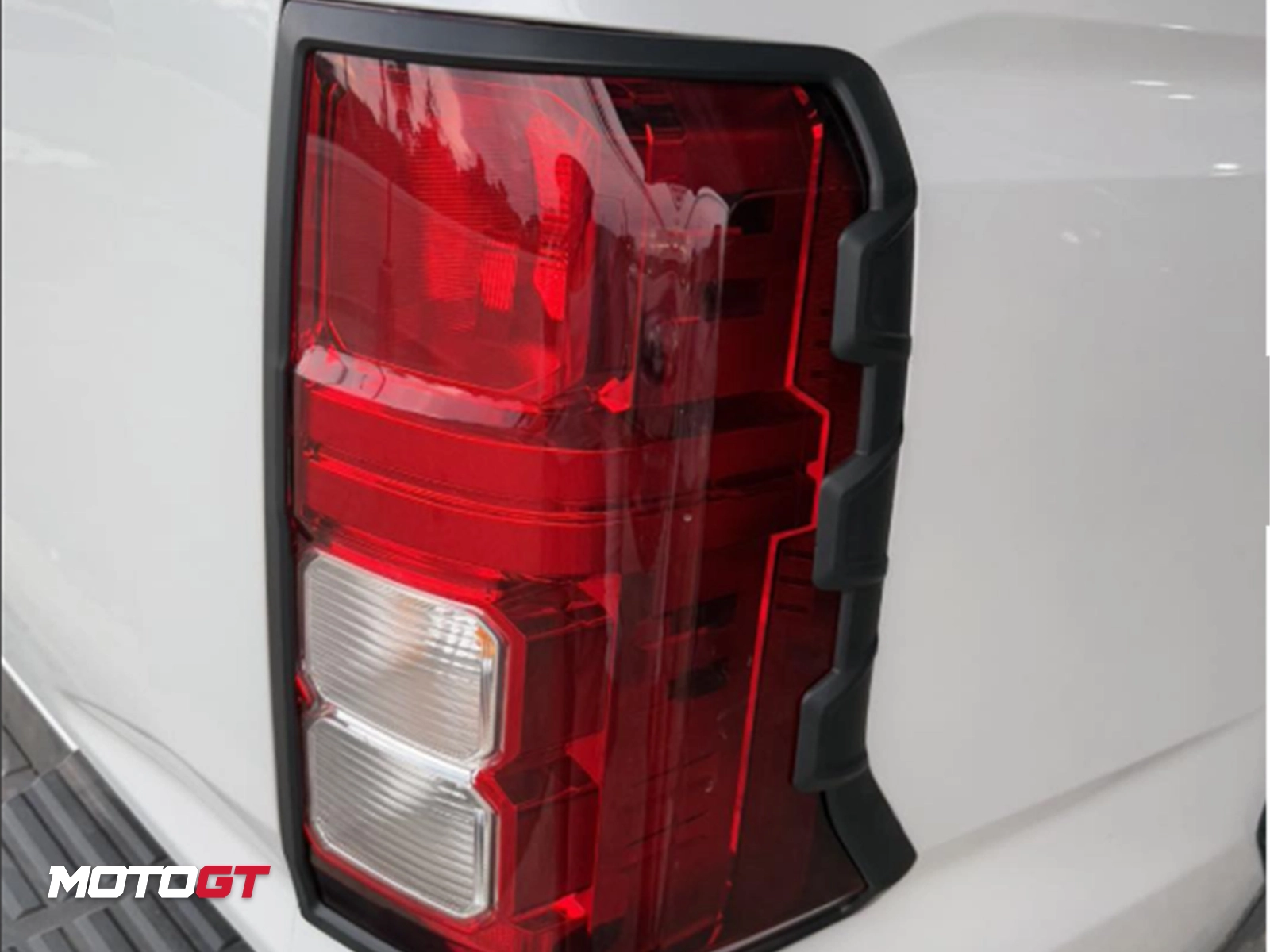 L200 TAILLIGHT TRIM COVER