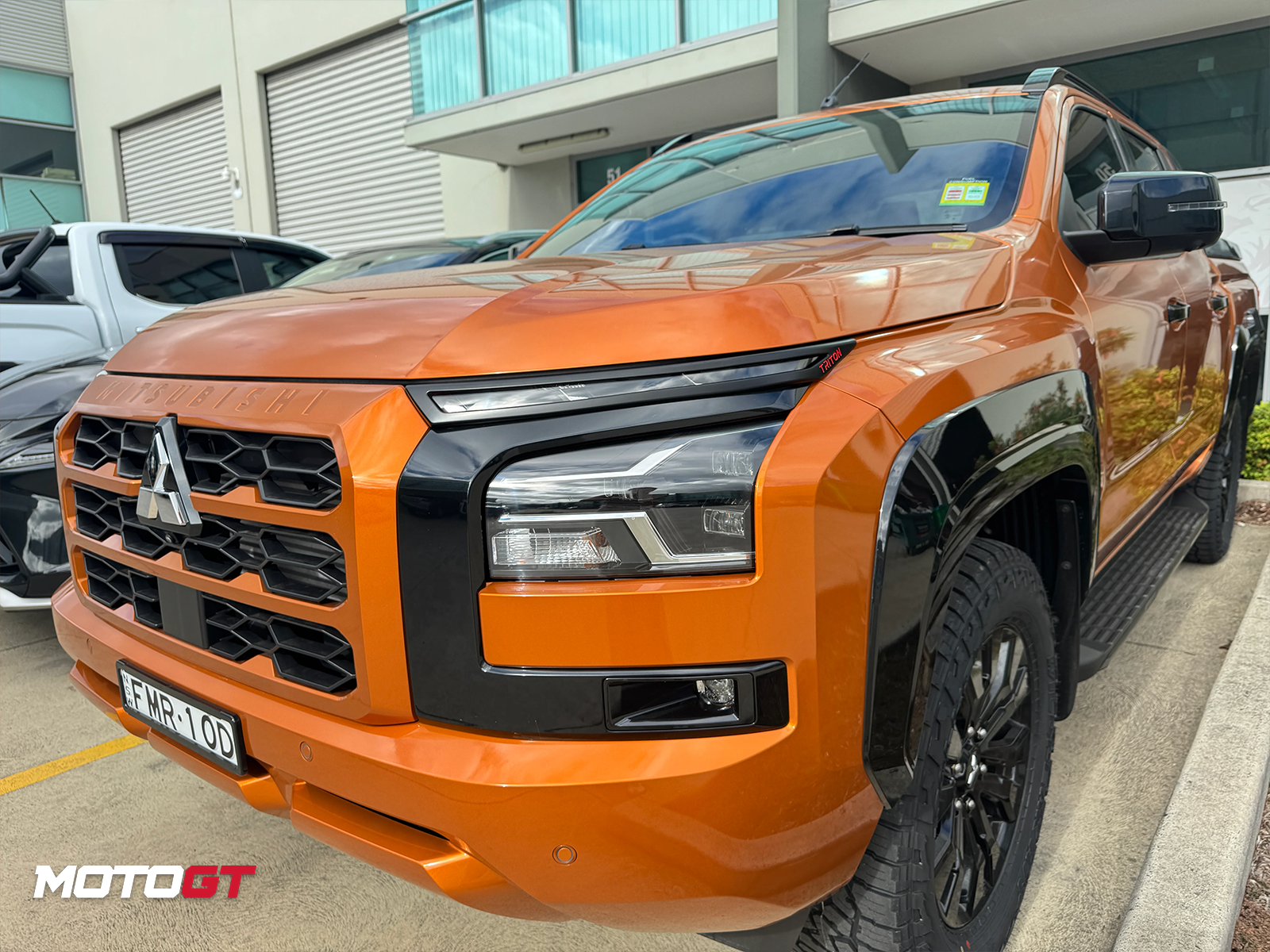 L200 SPORT DESIGN HEADLIGHT TRIM COVER