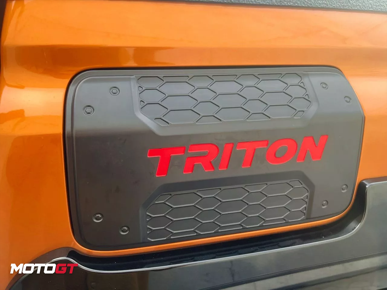 غطاء خزان الوقود بتصميم رياضي L200 — 3