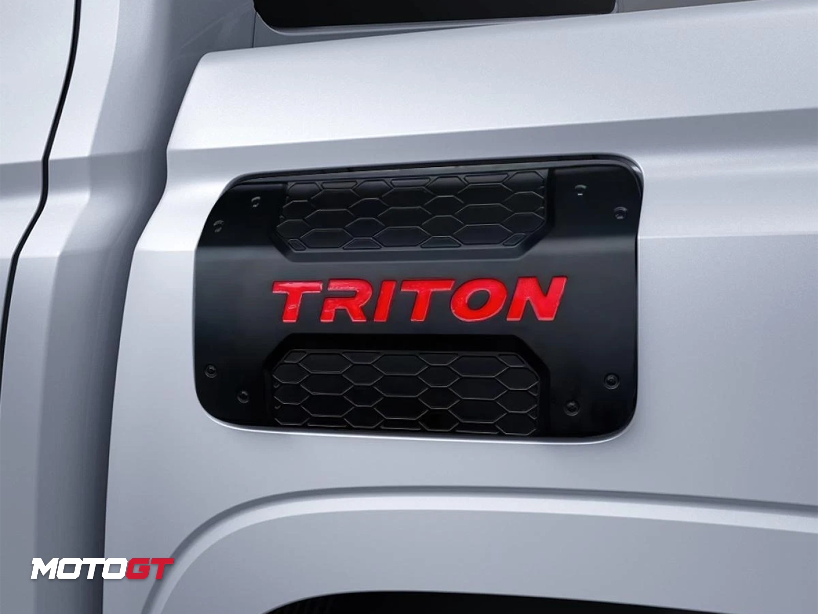 L200 SPORT DESIGN FUELTANK COVER