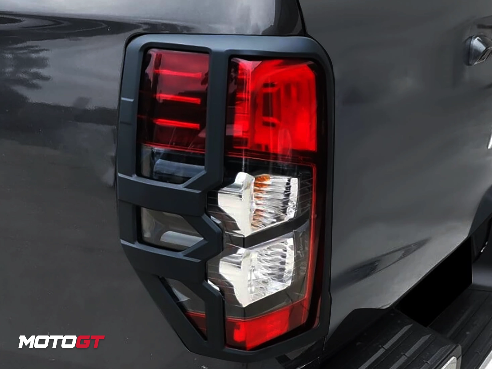 L200 TAILLIGHT TRIM COVER