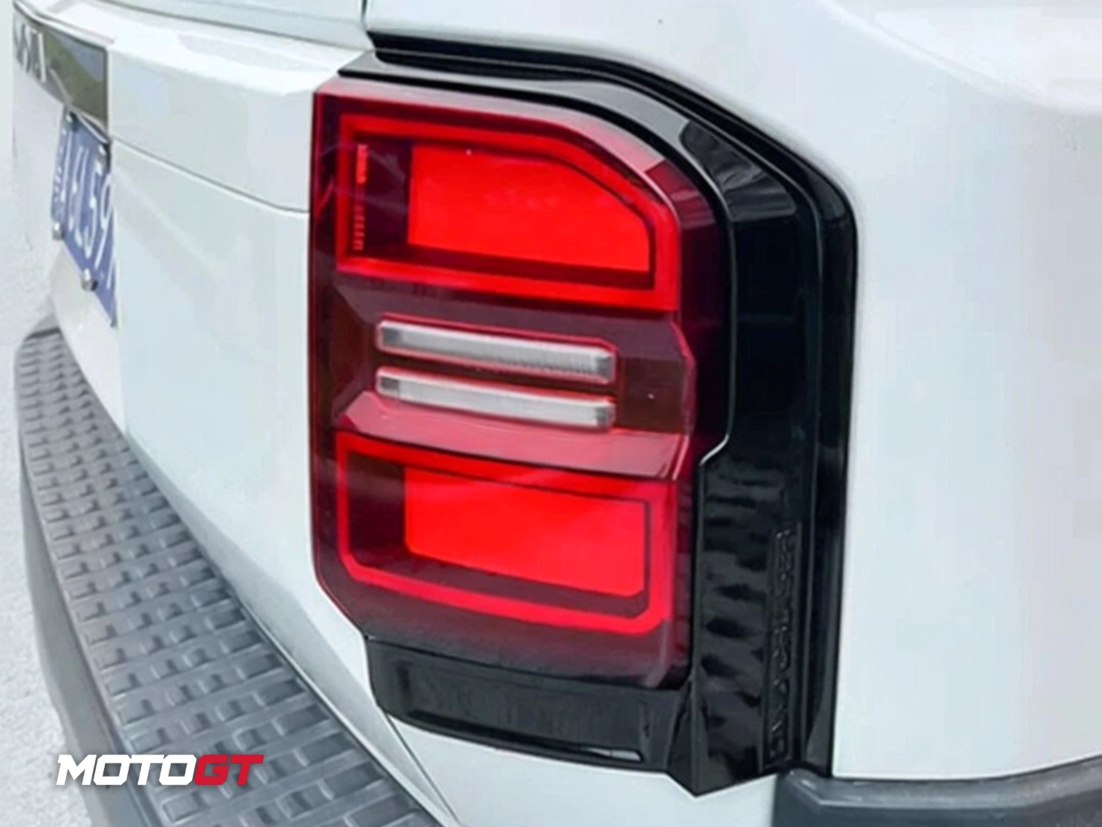PRADO TAILLIGHT TRIM COVER